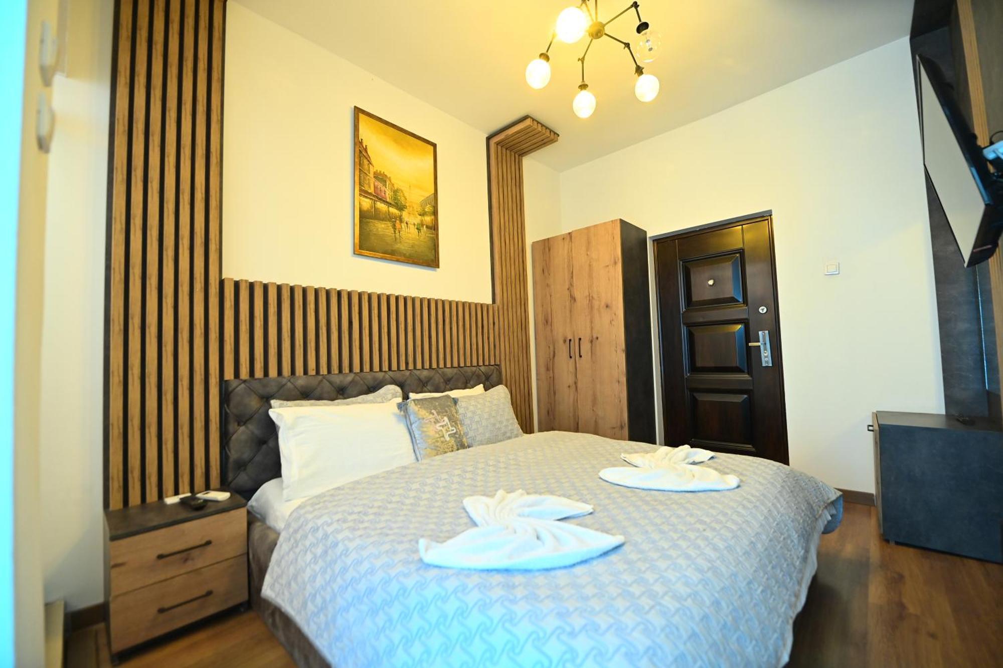 Hotel And Apartments Central City Prishtina Pristina Exterior photo
