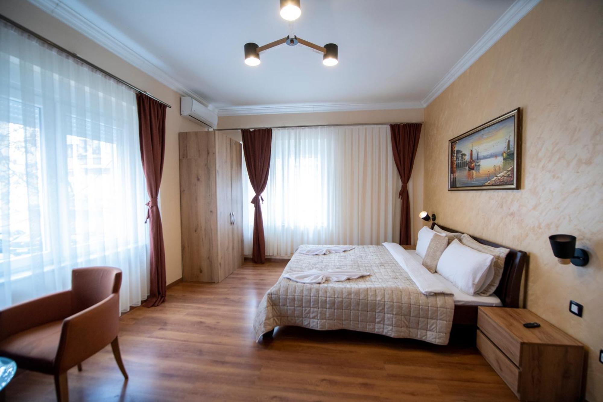 Hotel And Apartments Central City Prishtina Pristina Exterior photo