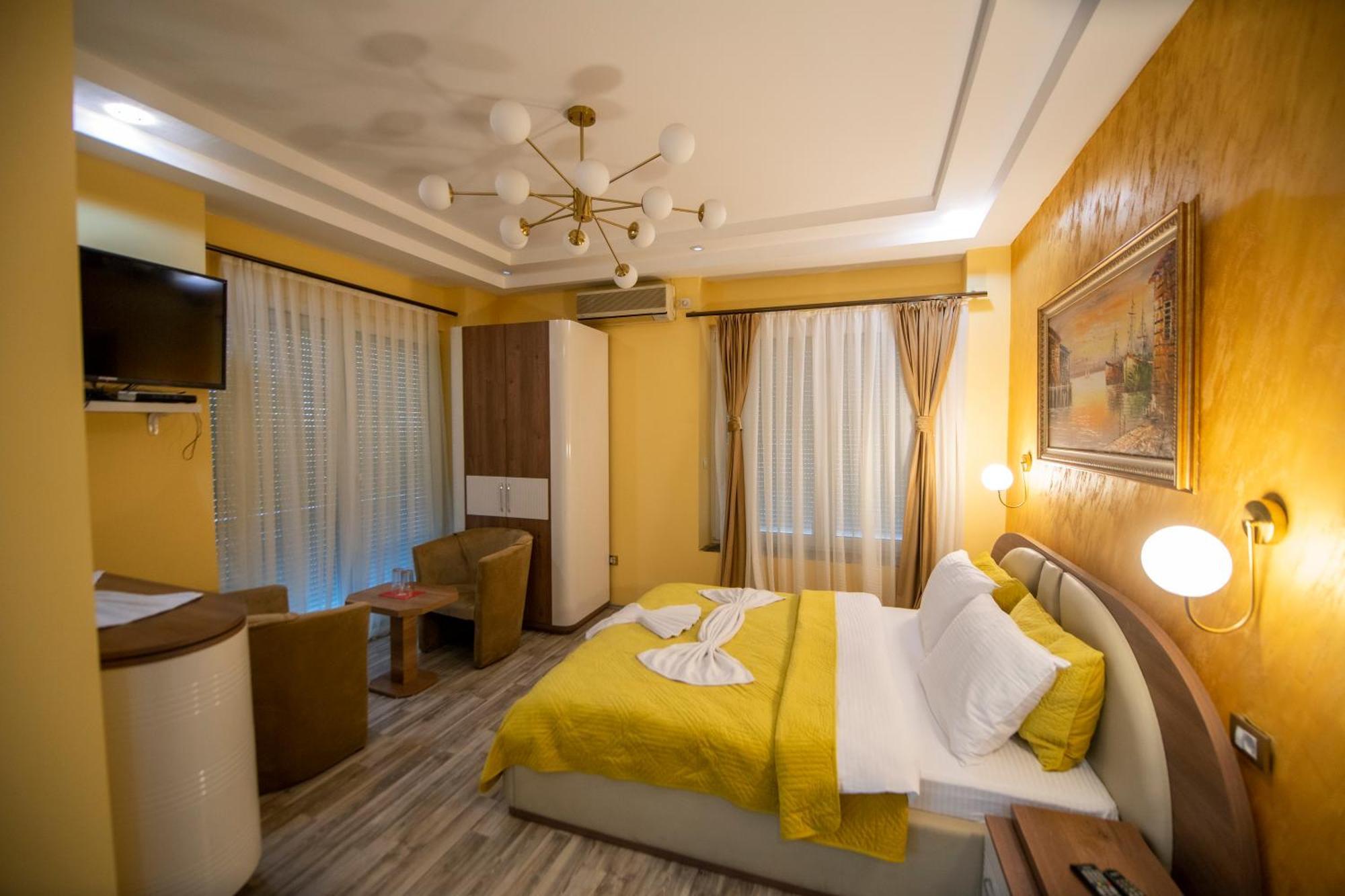 Hotel And Apartments Central City Prishtina Pristina Exterior photo